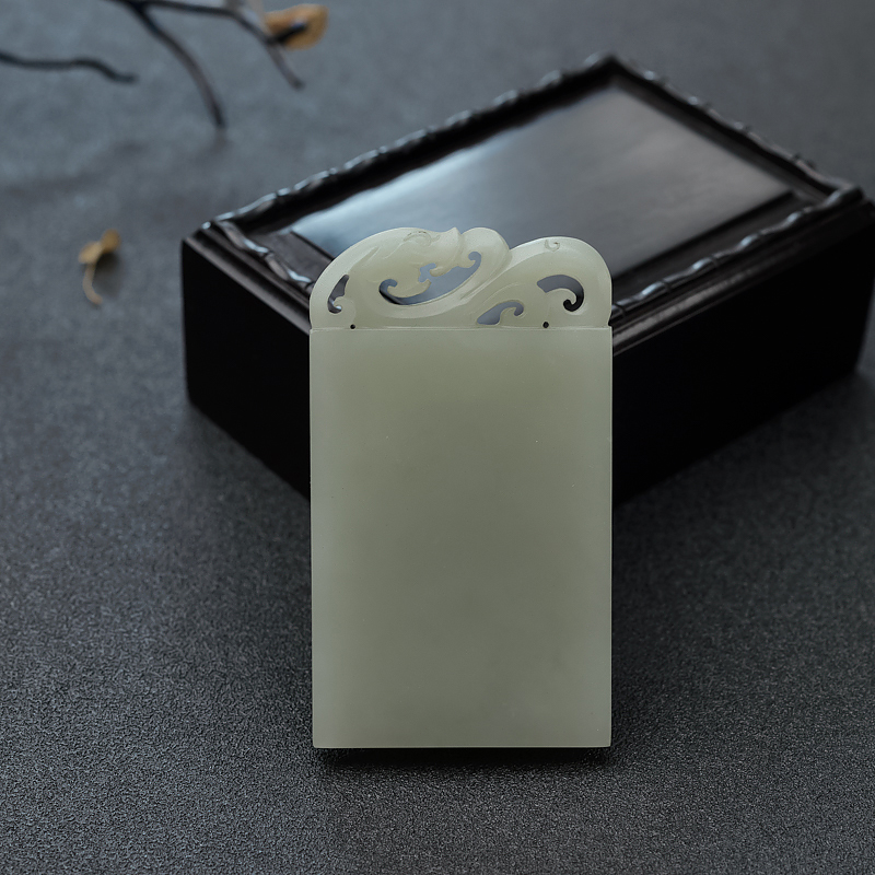 青白玉籽料椒图吊坠 - 红掌柜