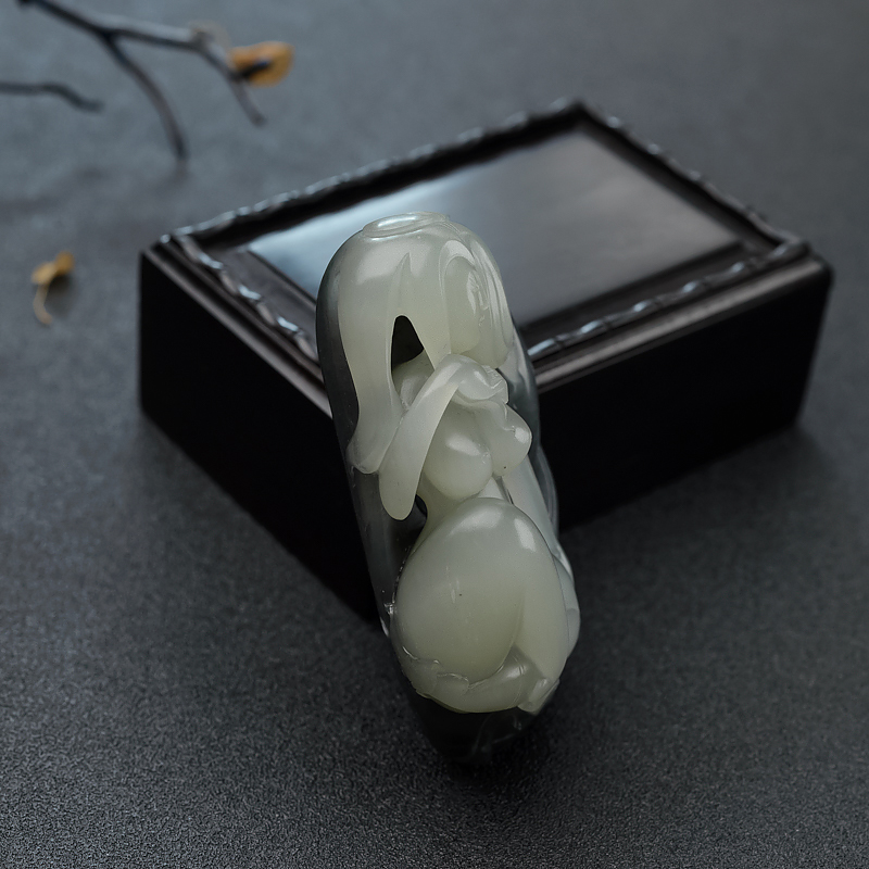 和田玉籽料美女吊坠 - 红掌柜