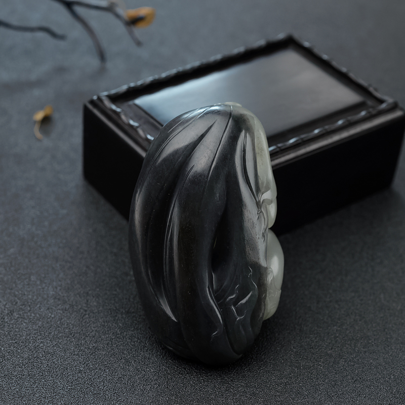 新疆俏色和田玉籽料吊坠 - 红掌柜