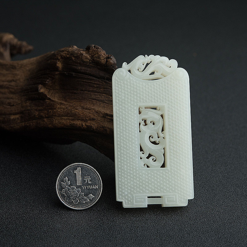 天然籽料和田玉镂雕龙牌吊坠 - 红掌柜