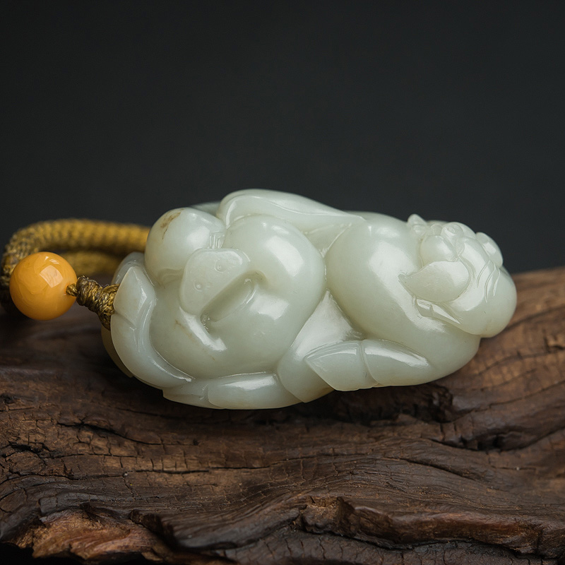 和田青白玉吊坠-红掌柜