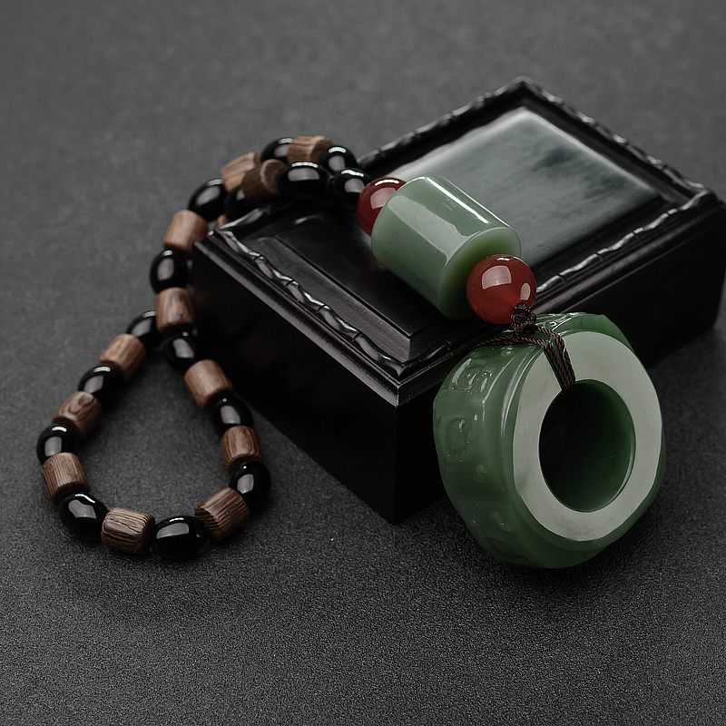 天然山料和田碧玉兽脸手把件-红掌柜