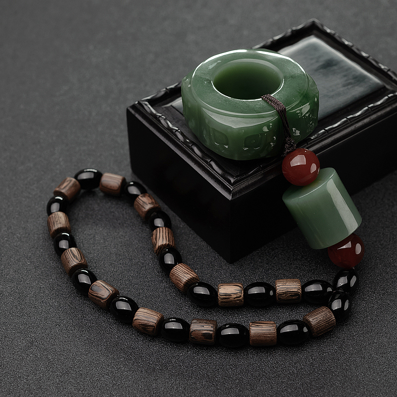 俄料山料和田玉兽脸手把件-红掌柜