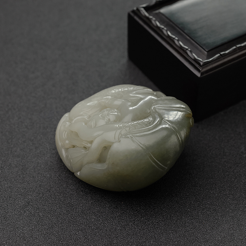 籽料俏色和田玉连年有余手把件-红掌柜