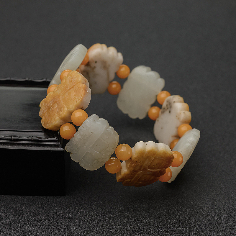 新疆籽料俏色和田玉兽脸单圈手串-红掌柜