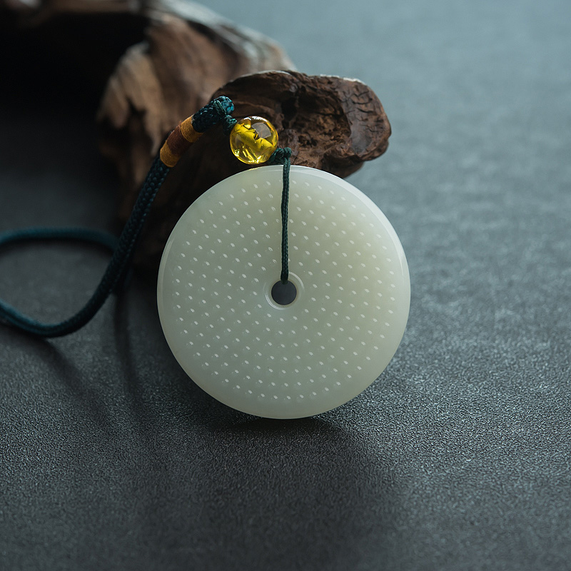 山料和田青白玉平安扣手把件-红掌柜