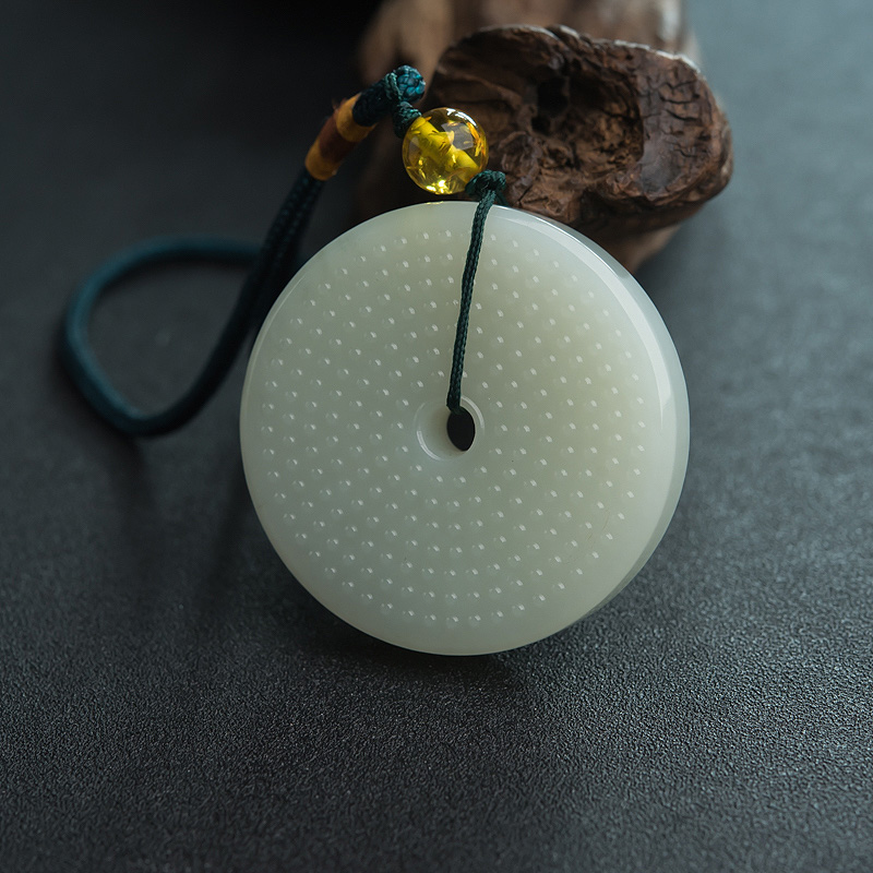 俄罗斯山料和田青白玉平安扣手把件-红掌柜