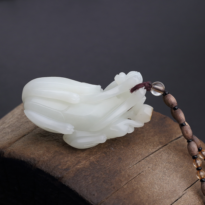 和田白玉旺财手把件-红掌柜