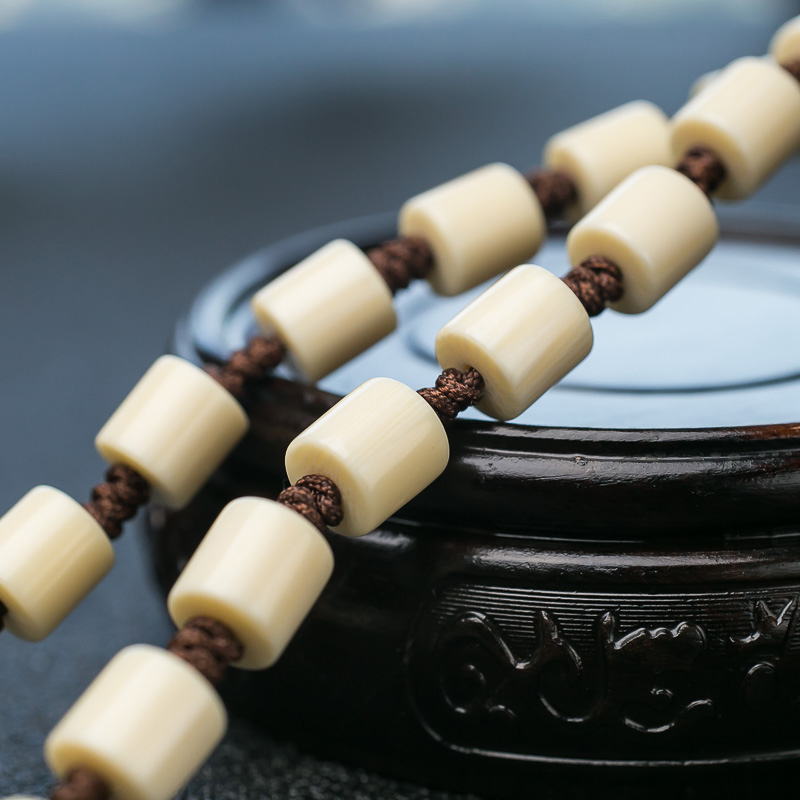 天然和田玉雕花手把件-红掌柜