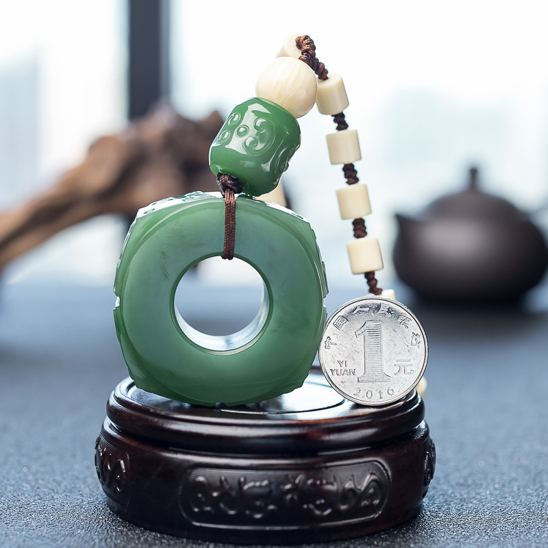 俄罗斯和田玉雕花手把件-红掌柜