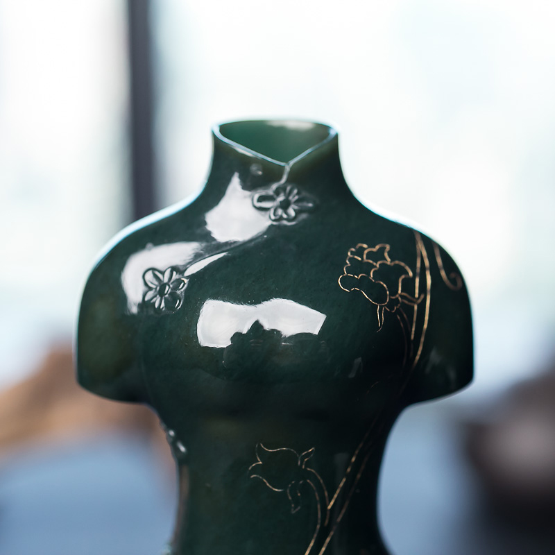 山料和田青玉旗袍摆件-红掌柜