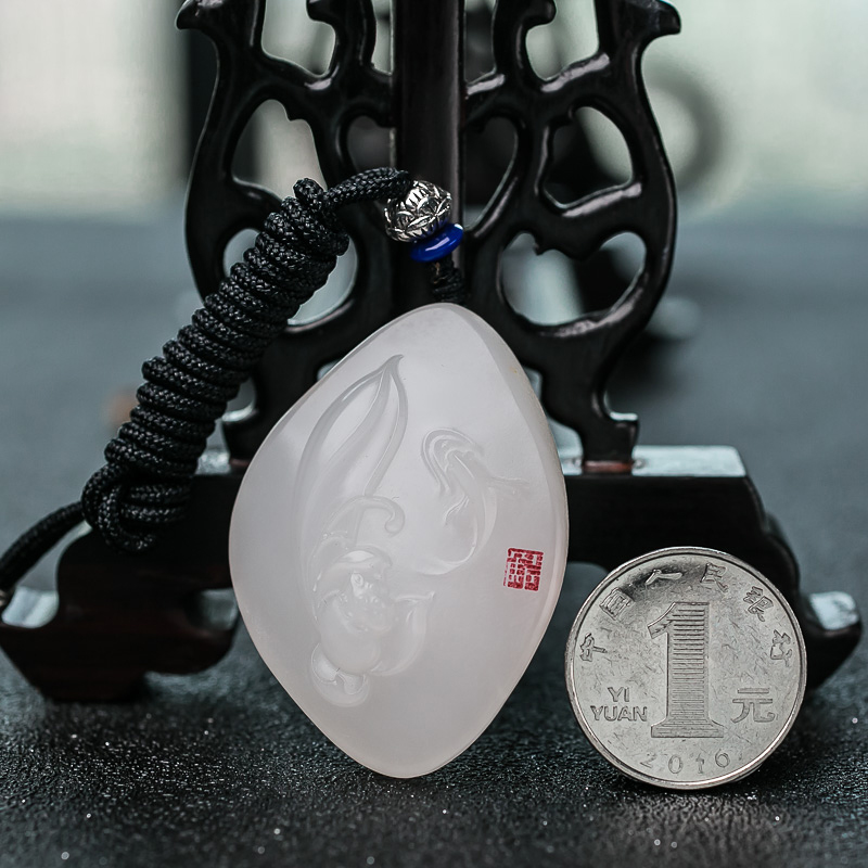 和田玉连年有余挂坠-红掌柜