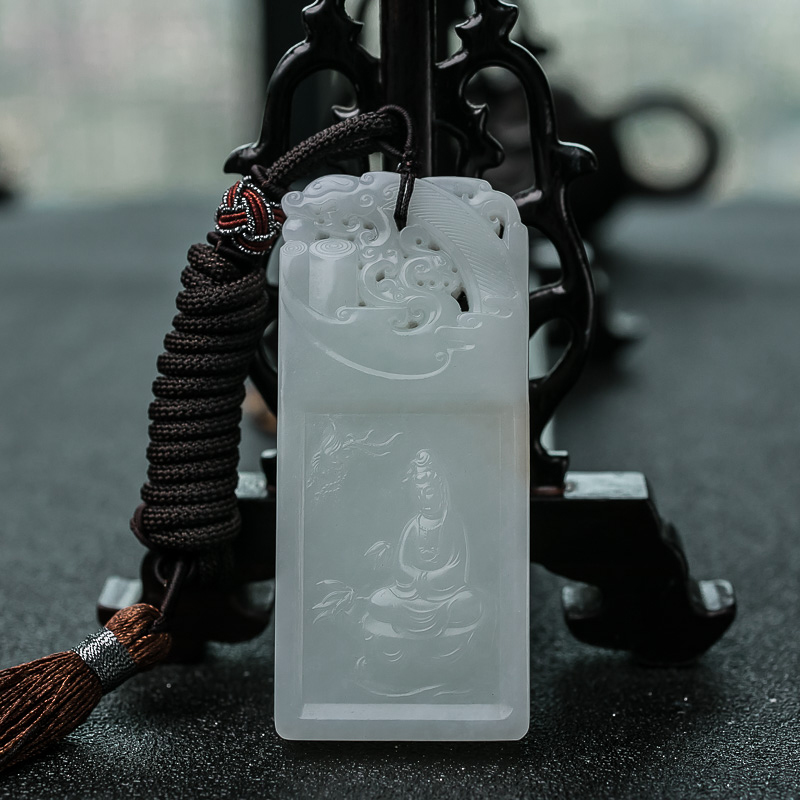 山料俏色和田玉观音吊坠-红掌柜