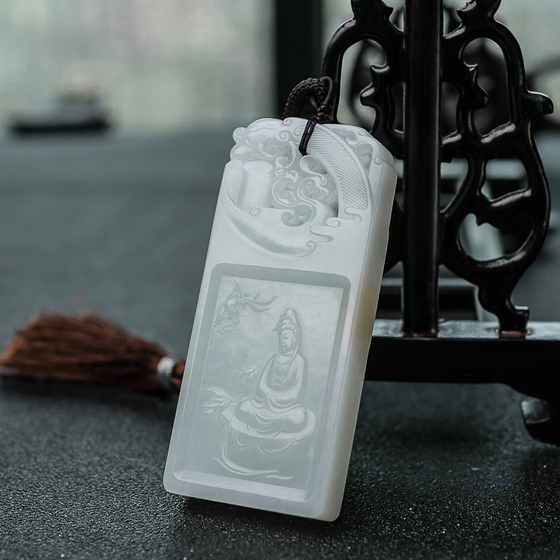 俏色和田玉观音吊坠-红掌柜