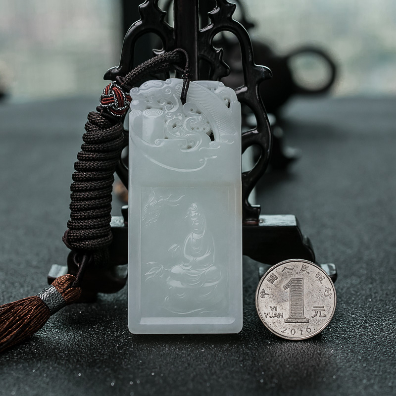 山料俏色和田玉观音挂坠-红掌柜