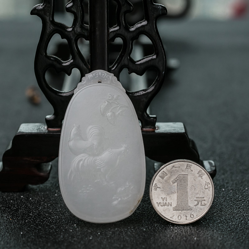 和田玉鸡牌挂坠-红掌柜