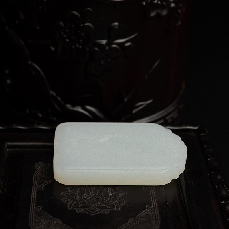 新疆和田玉鹤牌吊坠 - 红掌柜