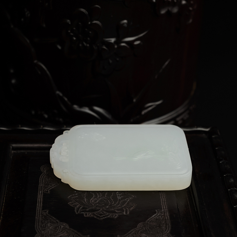 和田玉鹤牌吊坠 - 红掌柜