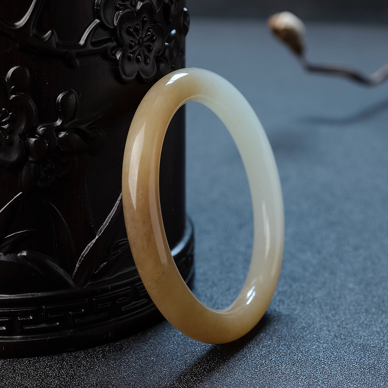 55.5#俄料俏色和田玉山料圆镯-红掌柜