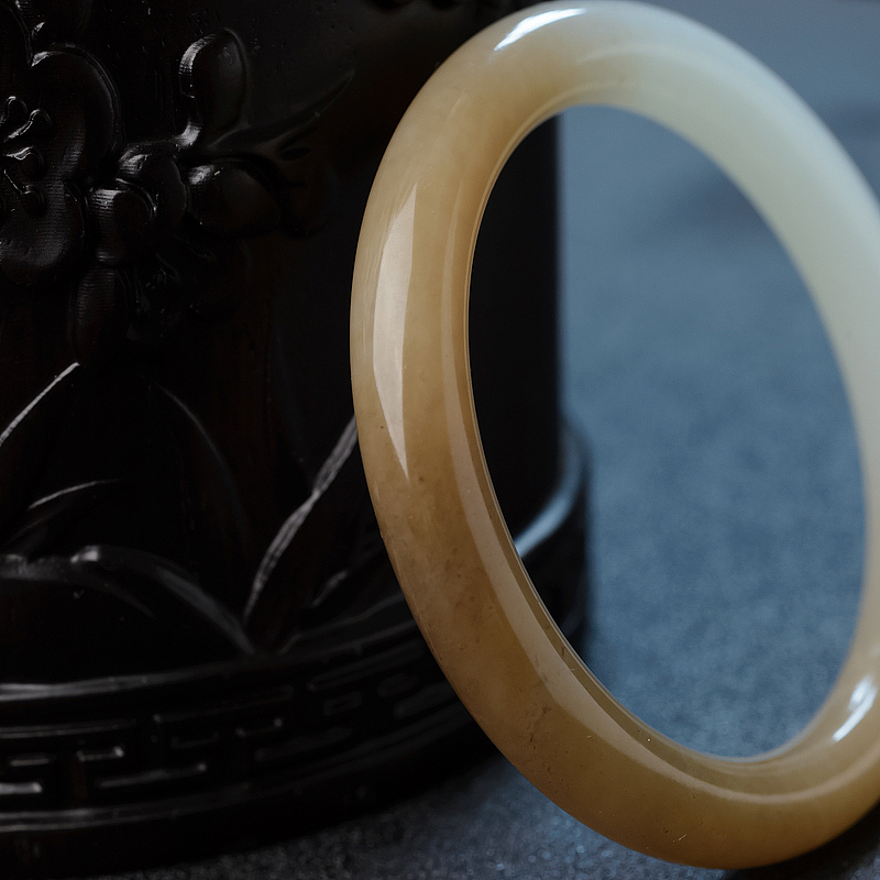 俄料俏色和田玉圆镯-红掌柜