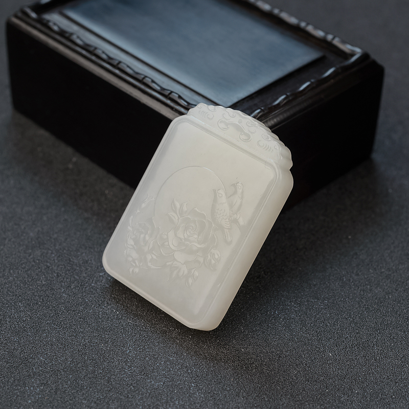 天然和田白玉花好月圆吊坠 - 红掌柜