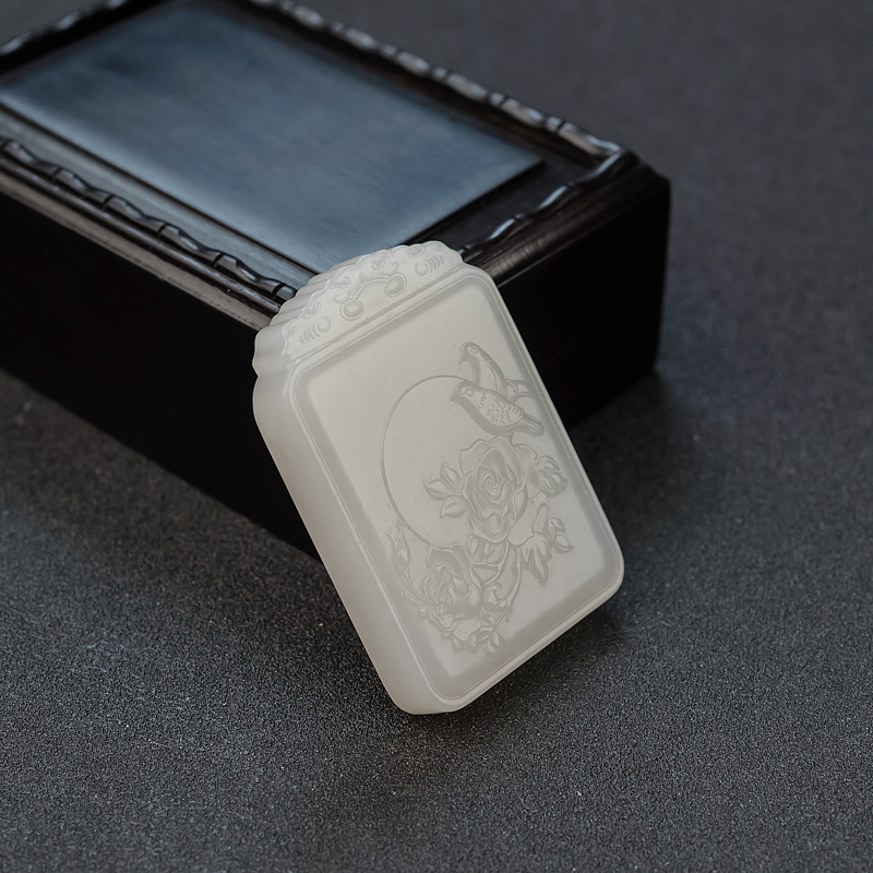 和田白玉花好月圆吊坠 - 红掌柜