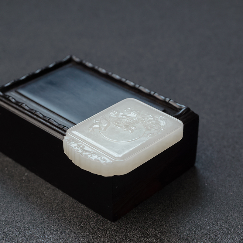 俄罗斯和田玉花好月圆吊坠 - 红掌柜