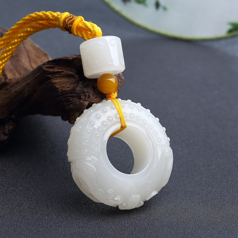 俄料和田白玉山料双龙扣吊坠 - 红掌柜