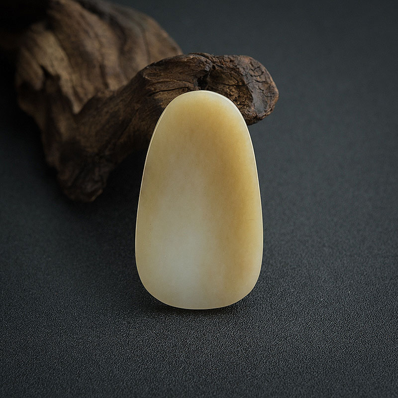 俄料俏色和田玉关公吊坠-红掌柜