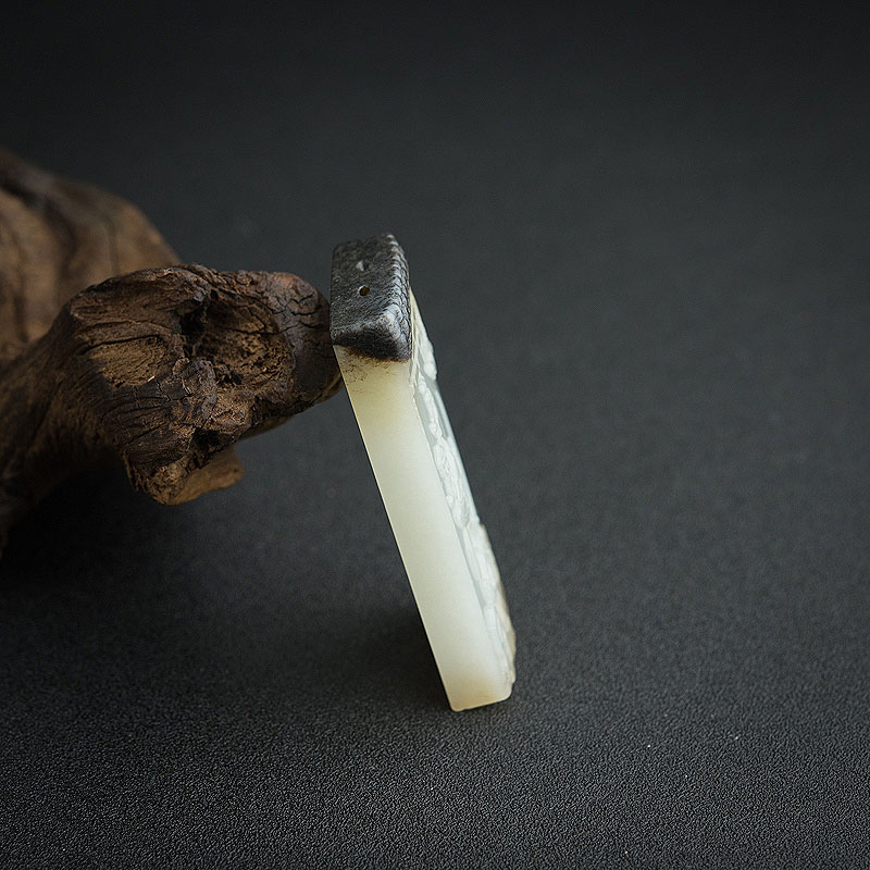 俄料俏色和田玉山料吊坠-红掌柜