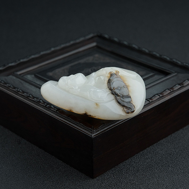 俄罗斯俏色和田玉福在眼前吊坠 - 红掌柜