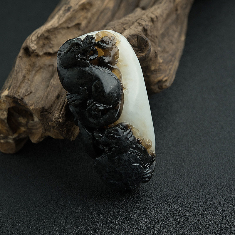 天然俏色和田玉狮子吊坠 - 红掌柜