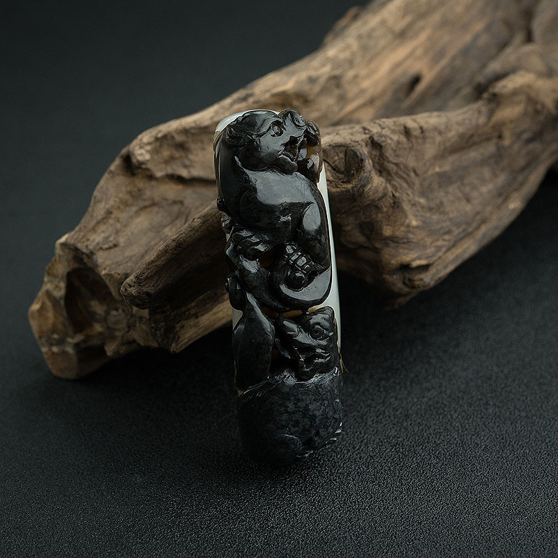 俄罗斯俏色和田玉狮子吊坠 - 红掌柜