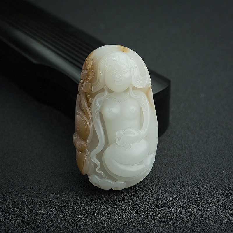 俄罗斯天然俏色和田玉美女吊坠 - 红掌柜