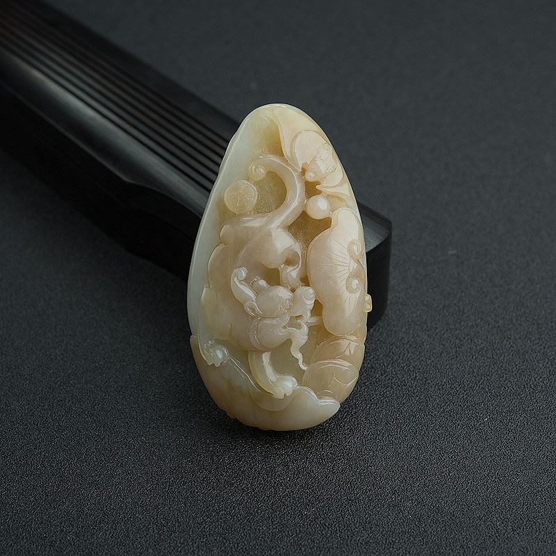 俄罗斯天然俏色和田玉貔貅吊坠 - 红掌柜