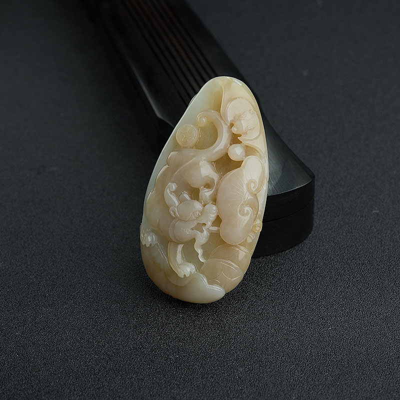 俏色和田玉貔貅吊坠 - 红掌柜