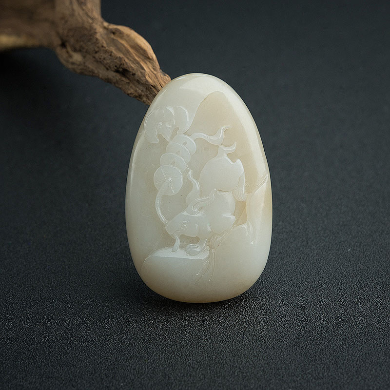 俄罗斯天然俏色和田玉灵兔献瑞吊坠 - 红掌柜