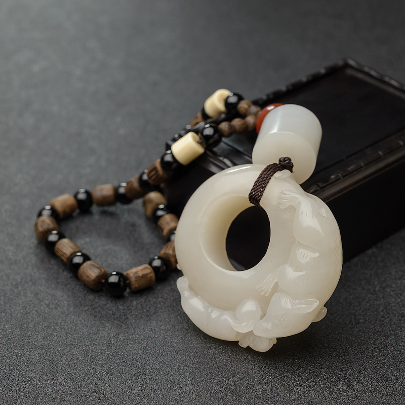 青白玉山料子母鼠手把件-红掌柜