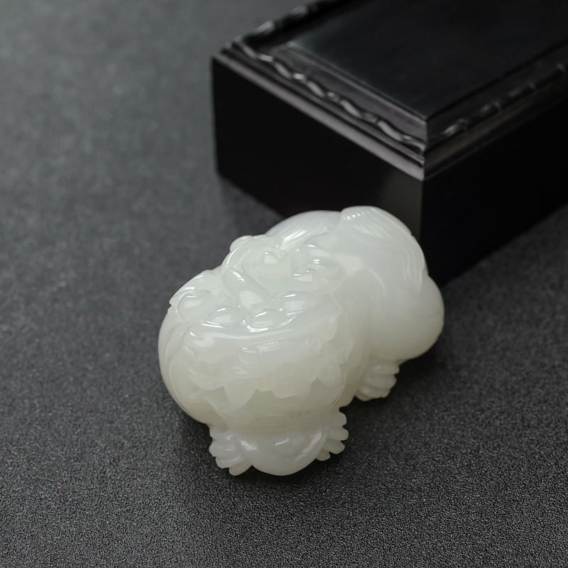 白玉山料貔貅吊坠-红掌柜