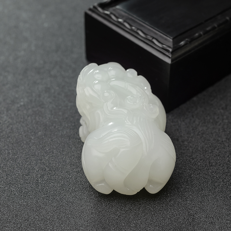 俄料天然白玉吊坠-红掌柜