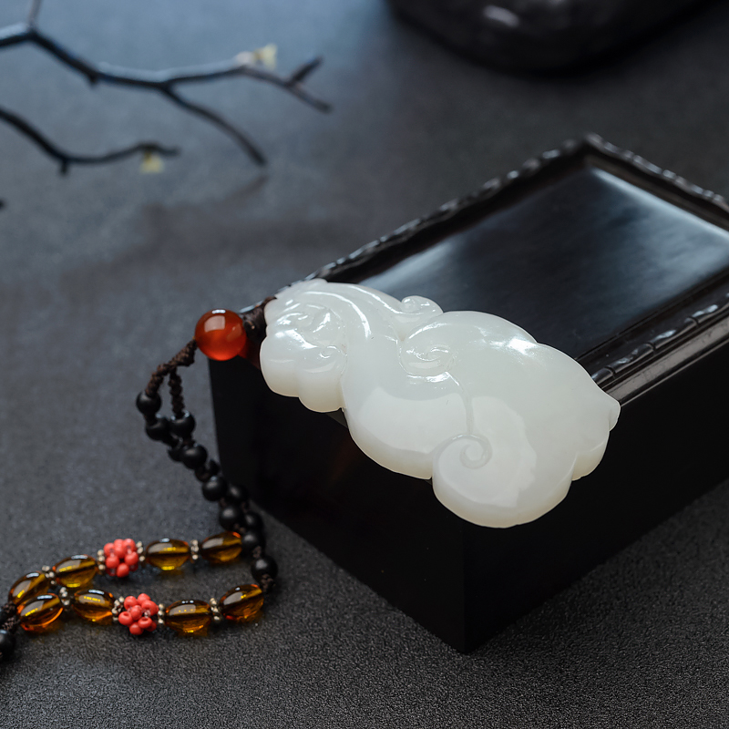 俄料天然白玉山料吊坠-红掌柜
