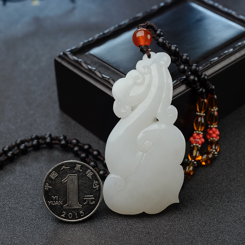 俄料天然白玉吊坠-红掌柜