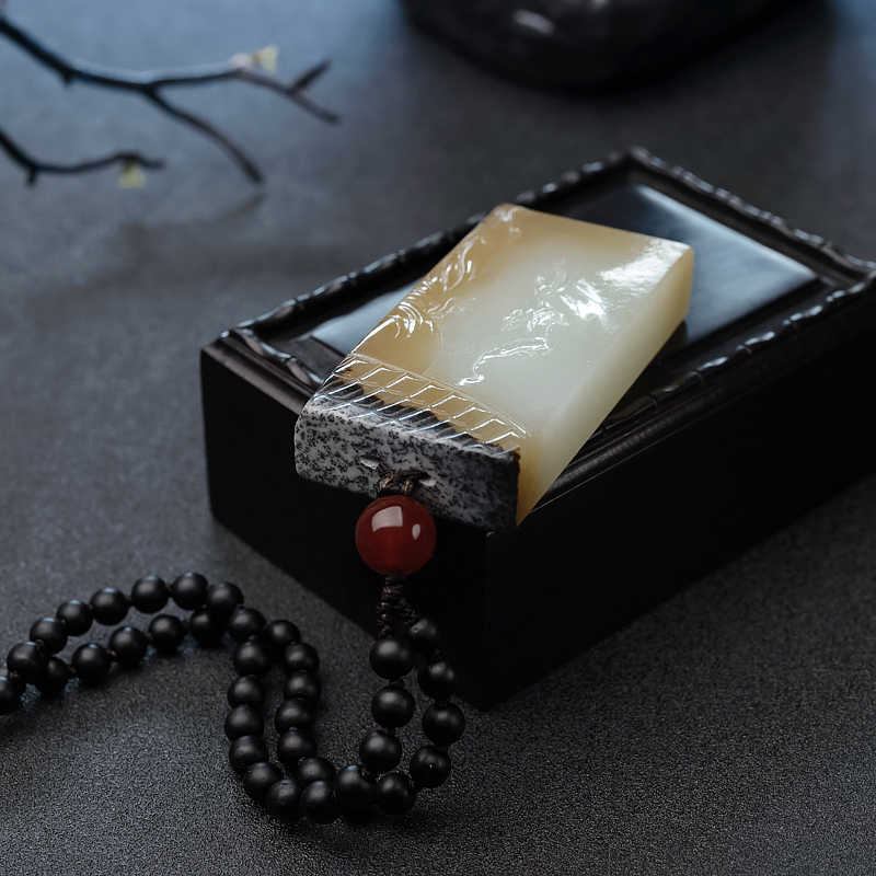 俄料俏色和田玉吊坠-红掌柜