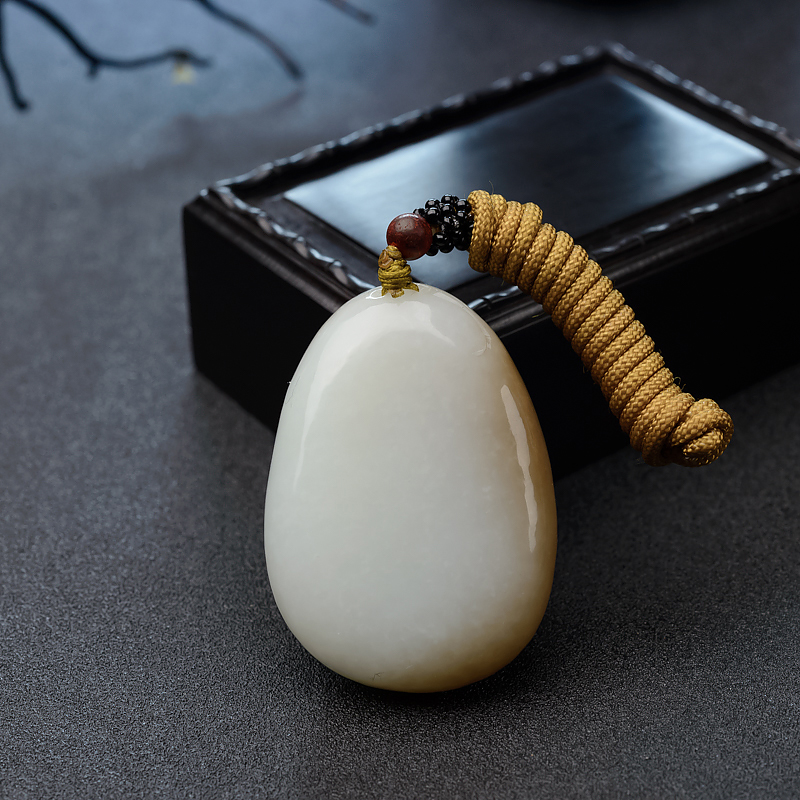 俄料俏色和田玉牡丹吊坠-红掌柜