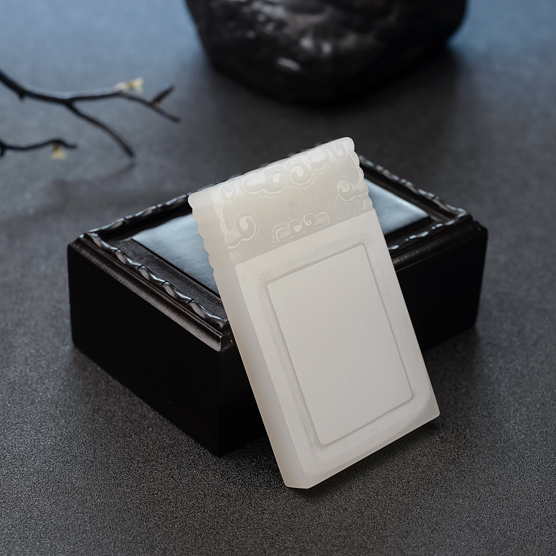 俄料白玉山料无事牌吊坠-红掌柜