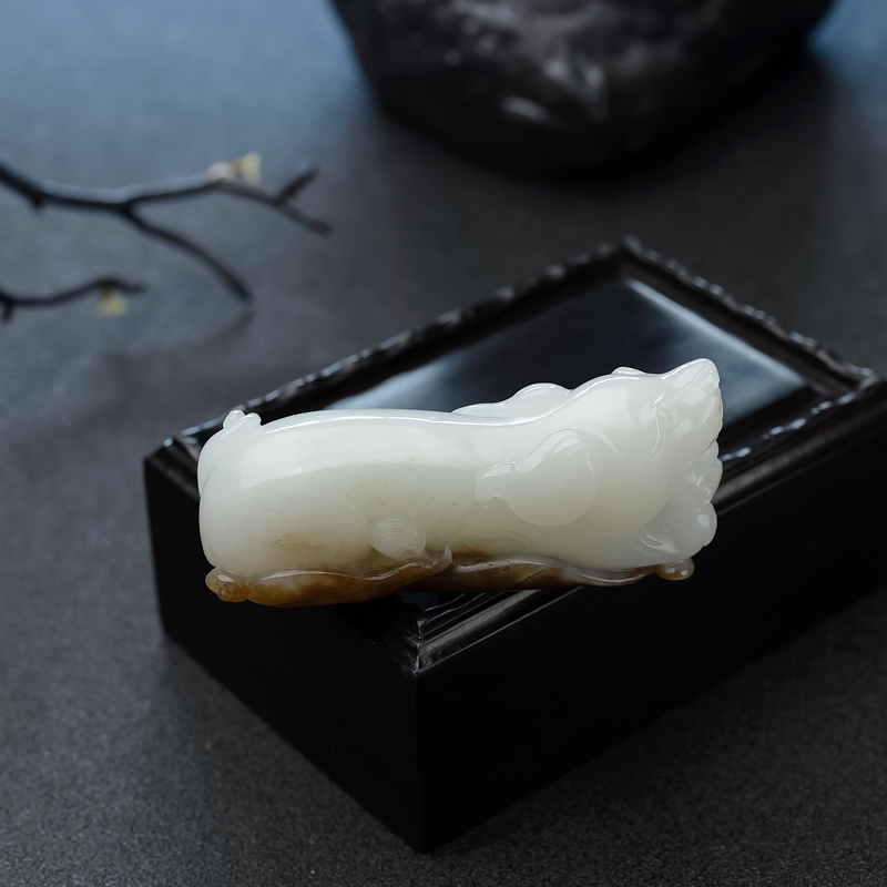 俄料和田玉山料旺财吊坠-红掌柜