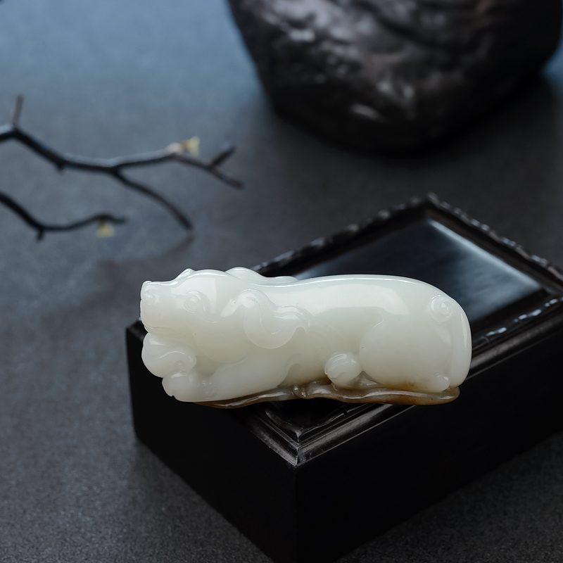 俄料俏色和田玉旺财吊坠-红掌柜