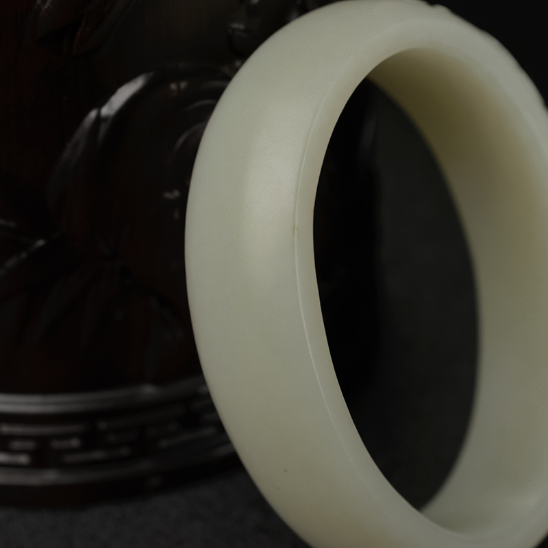 青白玉山料莲花贵妃镯-红掌柜