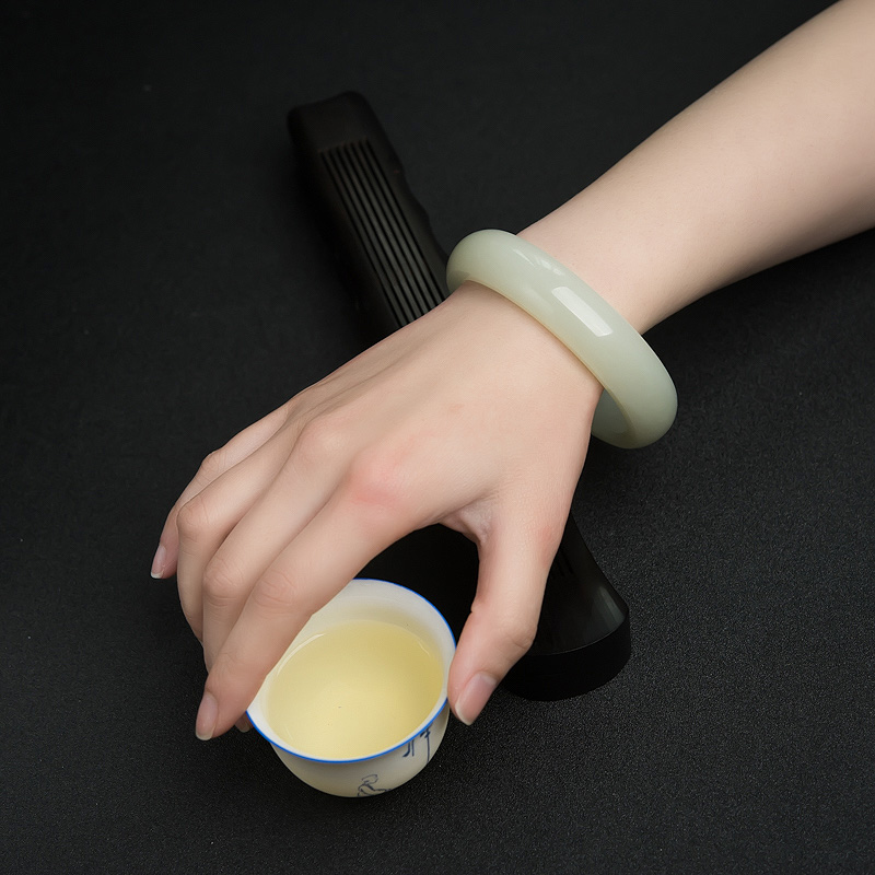 66#青白玉扁镯-红掌柜