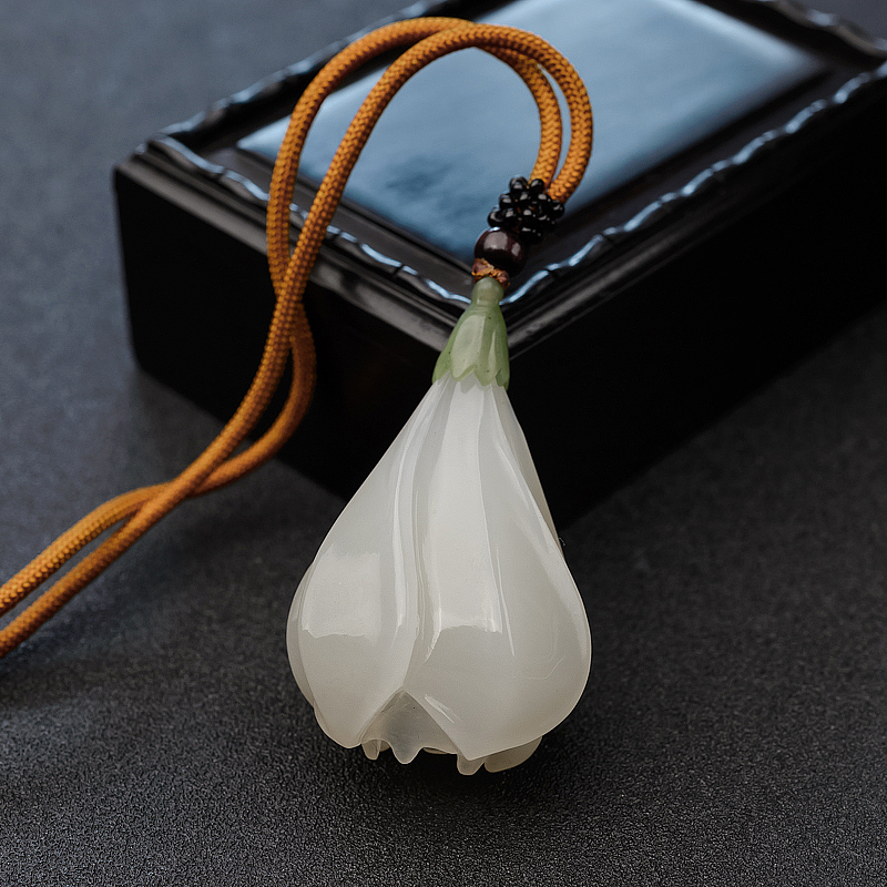 青白玉玉兰花吊坠-红掌柜